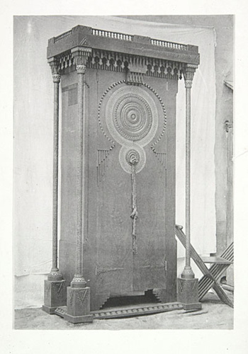 Anonyme - Deux héliogravures : un portrait de Carlo Bugatti et des pièces de mob...