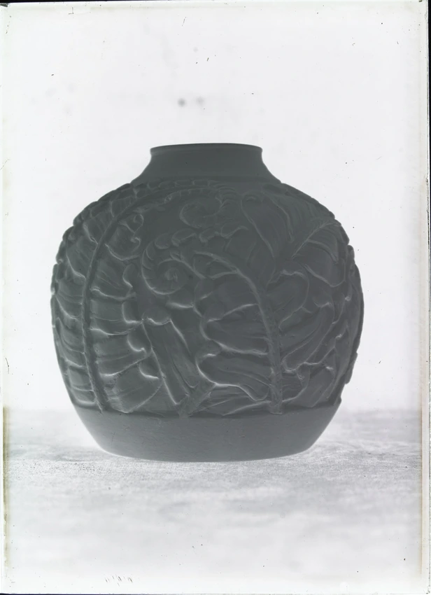 Auguste Delaherche - Vase orné de motifs végétaux