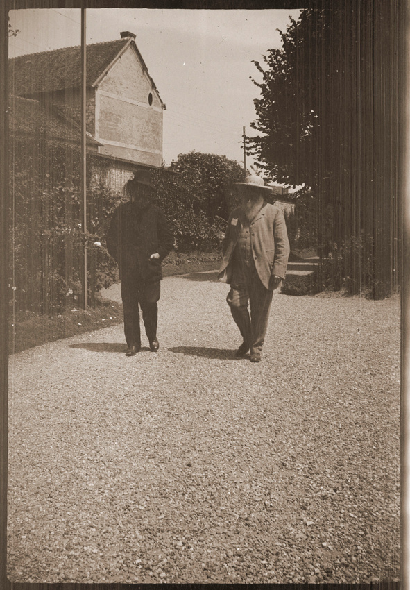 Pierre Bonnard - Claude Monet (et un personnage non identifié) marchant dans une...