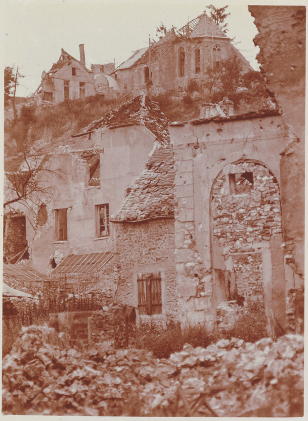 Charles Augustin Lhermitte - Mont-Saint-Père: le presbytère en ruines à la fin d...