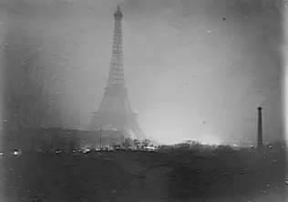 Gabriel Loppé - La Tour Eiffel dans le brouillard