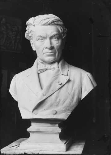 Louis Emile Décorchemont - Docteur Auzoux, buste sur piédouche par Louis Emile D...