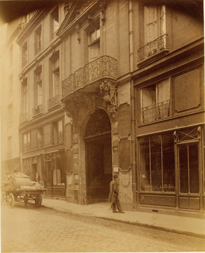 Eugène Atget - Hôtel de Chenizot, façade sur rue, 51 rue Saint-Louis-en-l'Ile