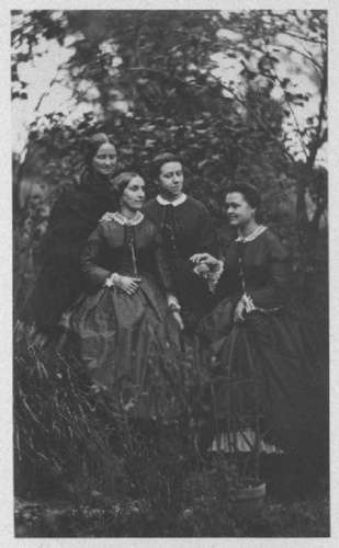 Achille Bonnuit - Groupe de quatre femmes dans le jardin, dont Eugénie Derischwe...