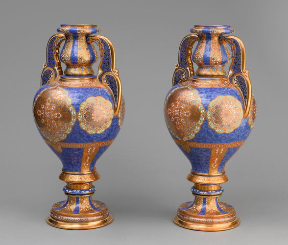 Manufacture de Sèvres - Vase "Feuchère" (d'une paire)