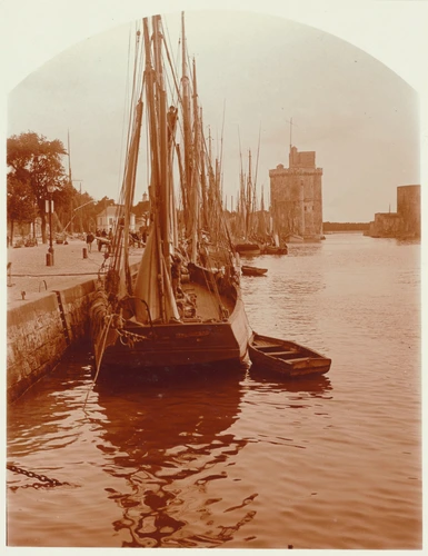 Charles Augustin Lhermitte - La Rochelle, voilier dans le port avec la tour Sain...