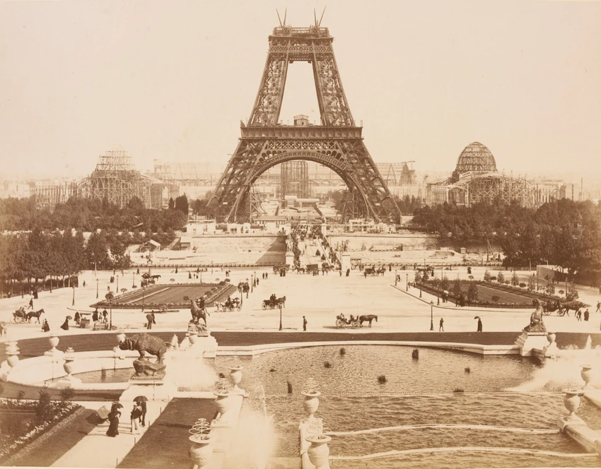 Etat d'avancement des travaux en août 1888. Au premier plan les bassins du Trocadéro - Neurdein frères