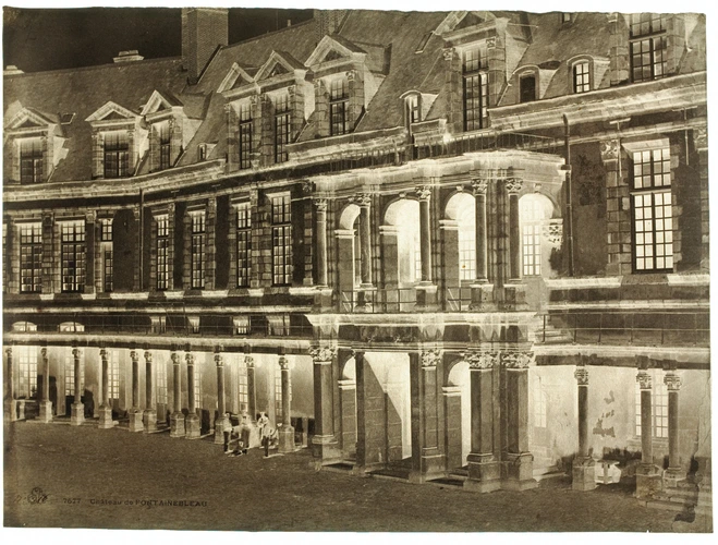 Edouard Baldus - Fontainebleau (Seine-et-Marne) - Château, cour Ovale