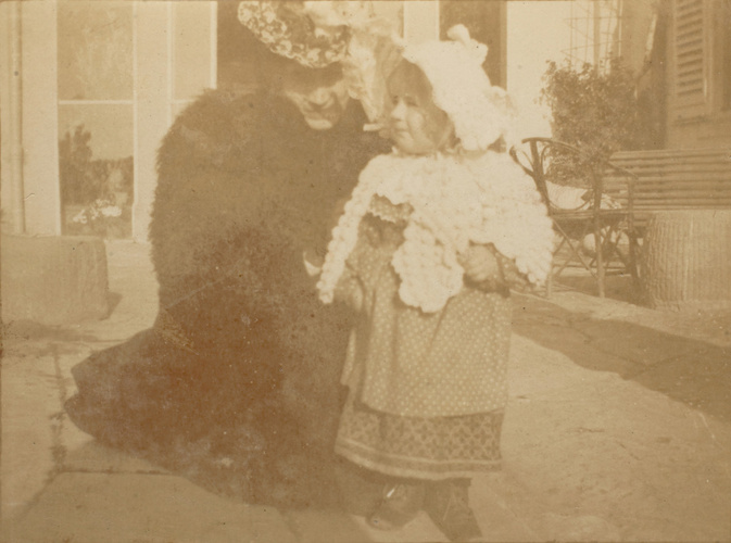 Maurice Denis - Noële tenue par une dame sur la terrasse de la villa Papiniano, ...