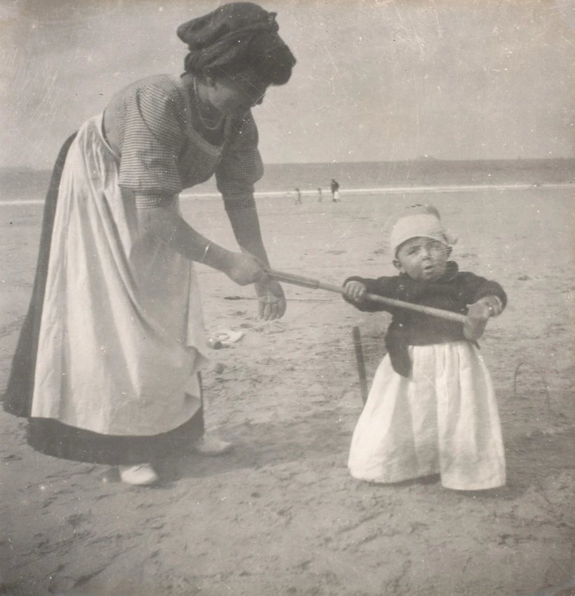 Dominique et Bianca au maillet de croquet, sur la plage, Perros-Guirec (Côtes-d'Armor) - Maurice Denis