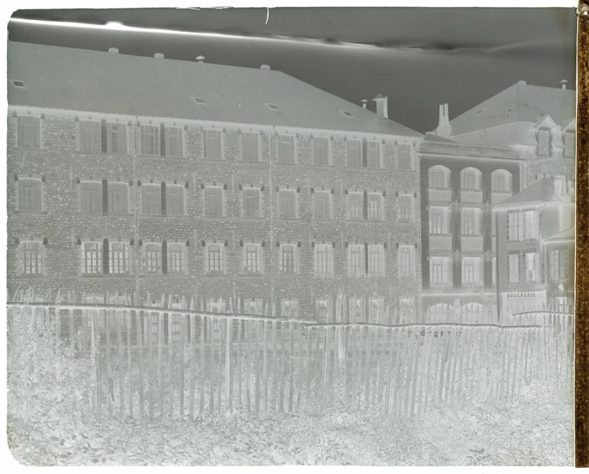 Façade de l'usine de porcelaine de Charles Haviland à Limoges Paul