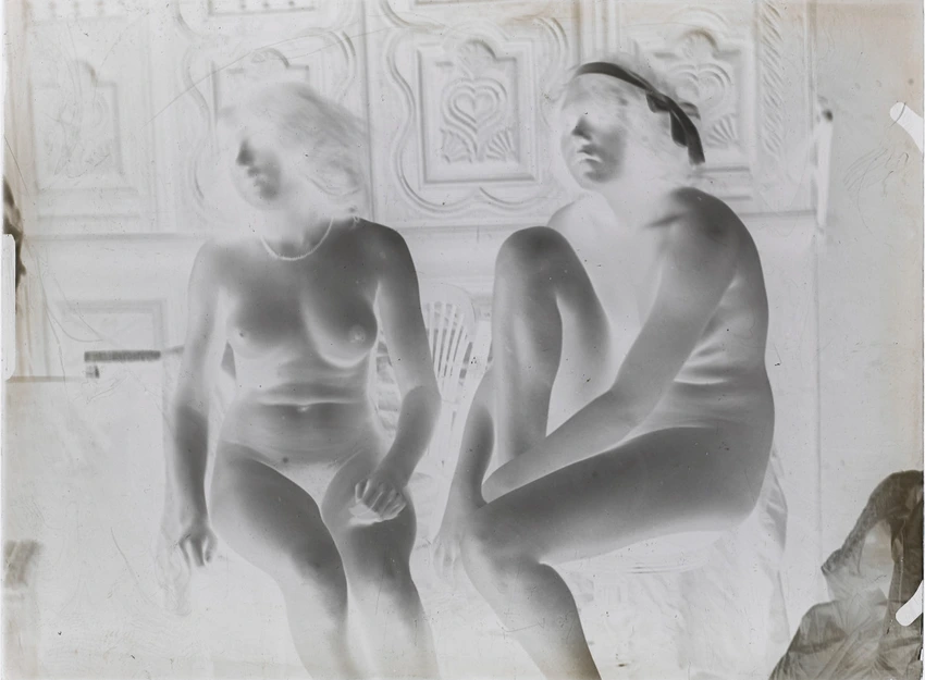 François-Rupert Carabin - Deux femmes nues assises, une de face, l'autre de prof...