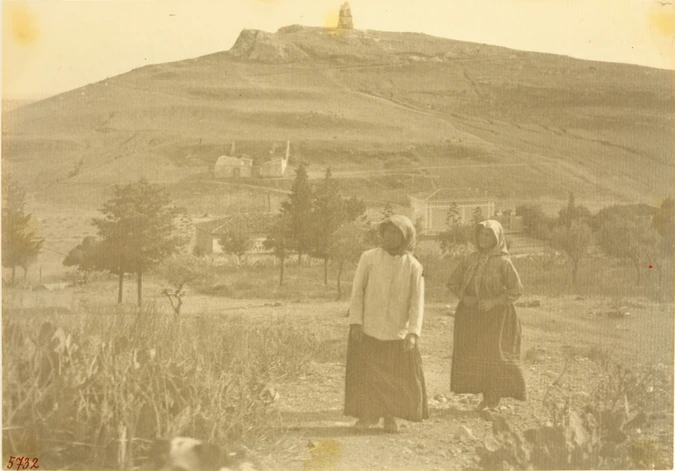 Paysage : deux femmes sur un chemin - Anonyme