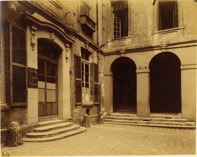 Eugène Atget - Hôtel Le Charron, 15 quai de Bourbon
