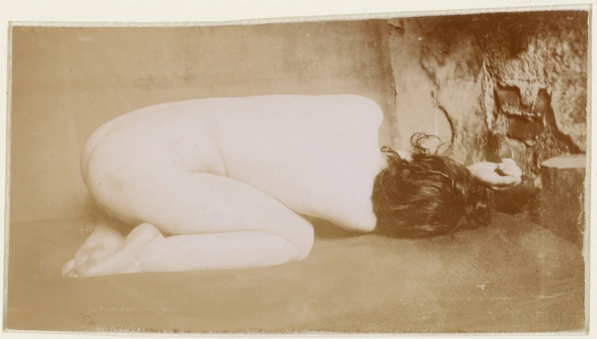 François-Rupert Carabin - Femme nue accroupie, tête par terre