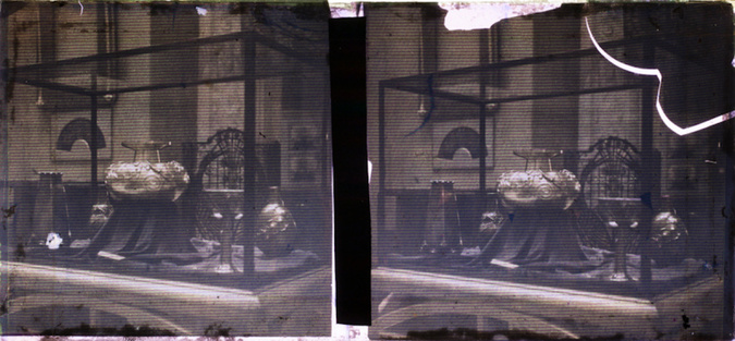 Anonyme - Vue de vitrine d'exposition de vases de Lucien Bonvallet