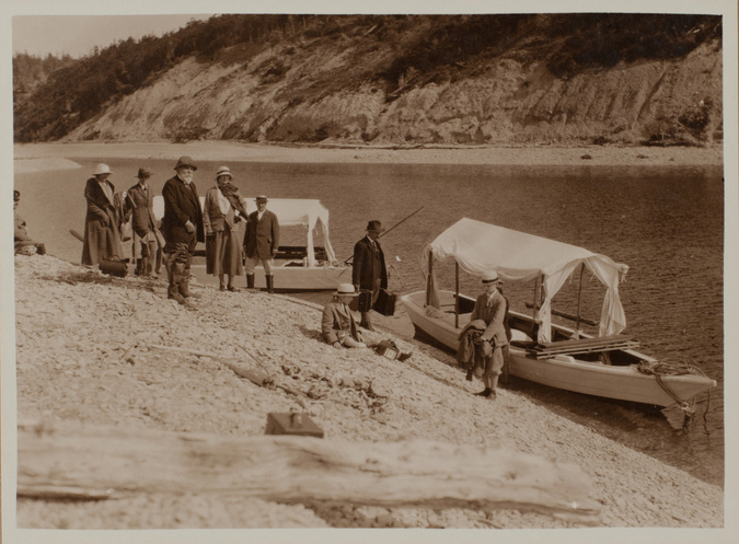 Anonyme - Anticosti, Simone, Gaston, Claude, Hubert et Jean Menier au bord de la...
