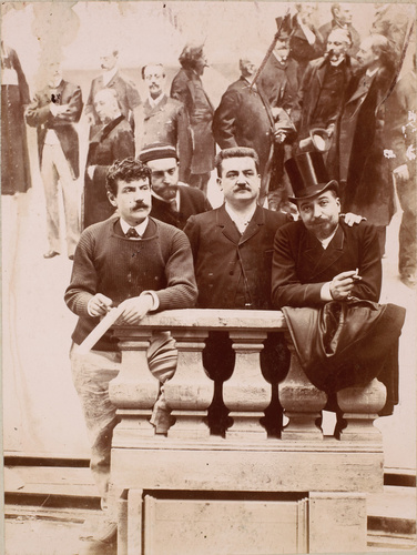 Henri Mairet - Emmanuel Arène, homme politique (à d. de l'image) et trois inconn...
