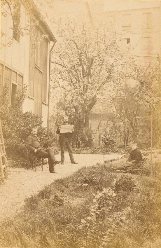 Anonyme - Auguste Isidore Ledru et sa fille Alice dans le jardin de l'avenue de ...
