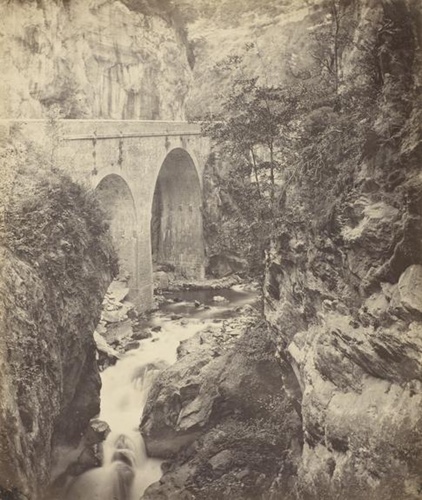 M. Pacault - Cascade en hauteur, Pyrénées