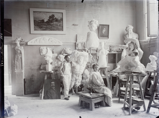 Antoine Bourdelle dans son atelier avec un modèle - Henri Manuel