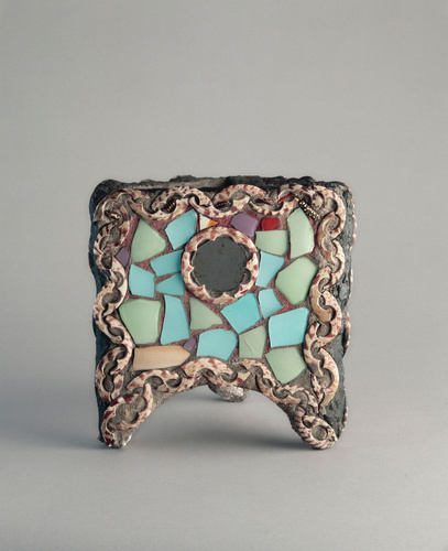 Antoni Gaudi - Jardinière tripode de section triangulaire
