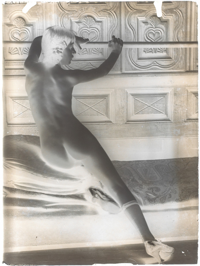 François-Rupert Carabin - Femme nue assise de dos, portant bas et chaussures et ...
