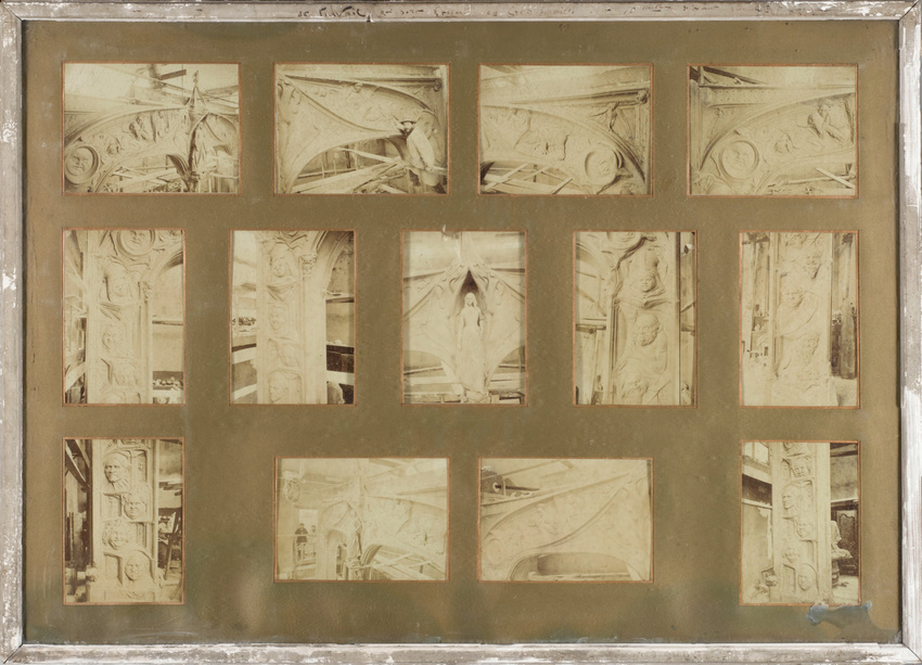 Anonyme - Cadre contenant 13 photographies de la Porte monumentale de Jean Carri...