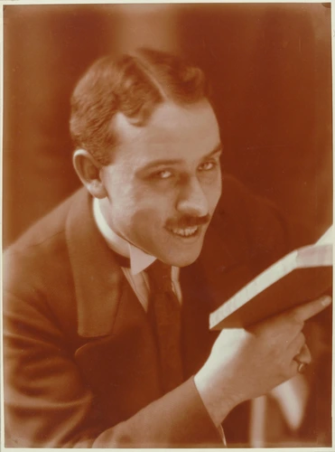 Charles Augustin Lhermitte - Homme rieur, un livre à la main