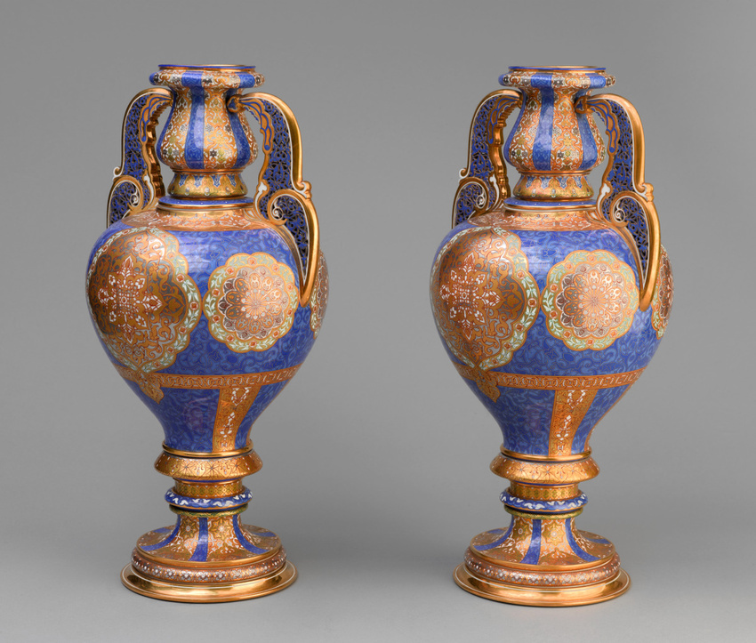 Manufacture de Sèvres - Vase "Feuchère" (d'une paire)