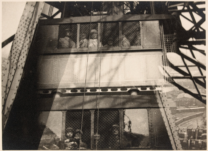 René Clair - Photogramme extrait de "La Tour", court-métrage de René Clair, 1928
