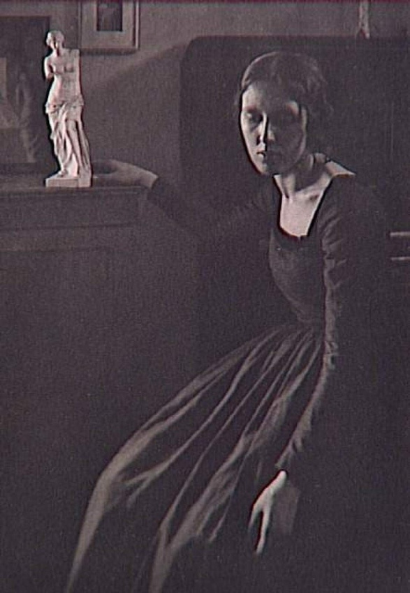 Clarence Hudson White - Lady in Black with Statuette