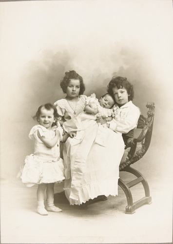 R. Rineudeau - Yannick, Philippe, Louise et Yolande Contil de Beyssac, l'enfant ...