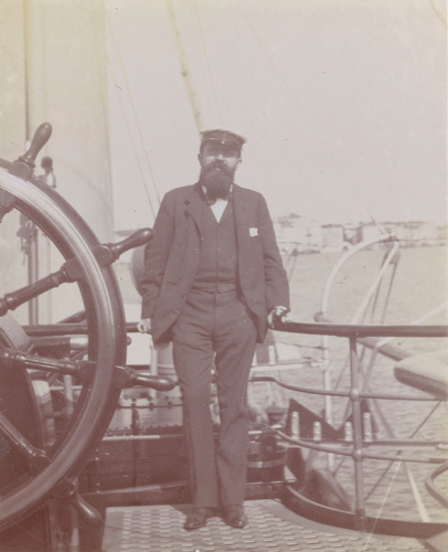 Ernest Ladrey - Homme en pied, accoudé