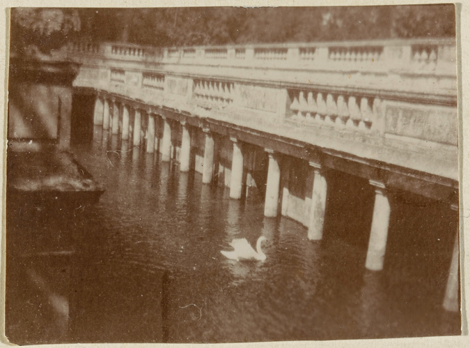 Henri Evenepoel - Colonnade et point d'eau dans un parc à Nîmes avec cygne