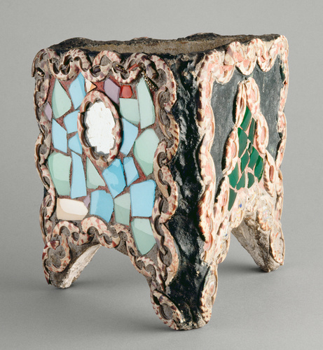Antoni Gaudi - Jardinière tripode de section triangulaire