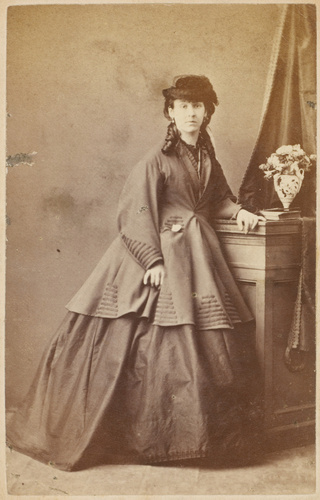 William Constable - La Mode sous le Second Empire, Mrs Meredith