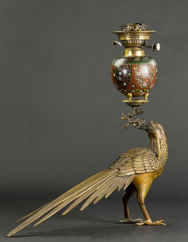 Anonyme - Lampe à pétrole soutenue par un faisan
