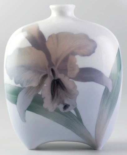 Manufacture royale de Copenhague - Vase à décor d'iris