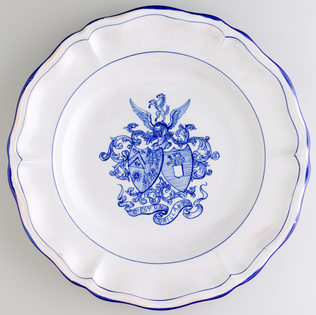 Charles Gallé - Assiette creuse, service aux armes de la famille Meixmoron de Do...