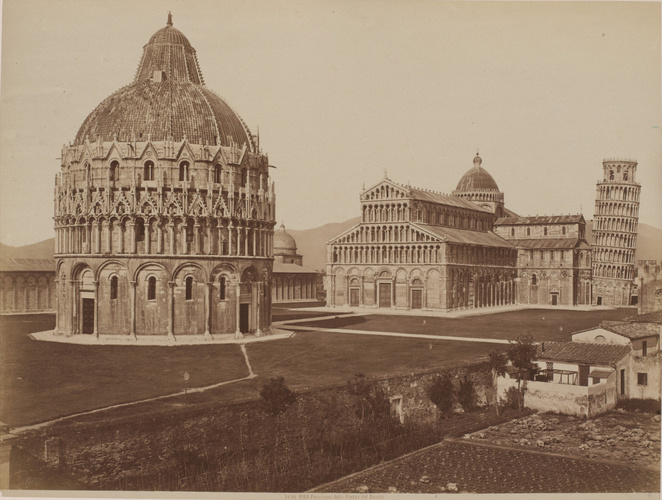 Pisa, panorama della piazza del Duomo