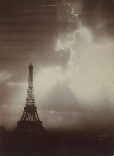 Gabriel Loppé - La Tour Eiffel dans le soleil couchant