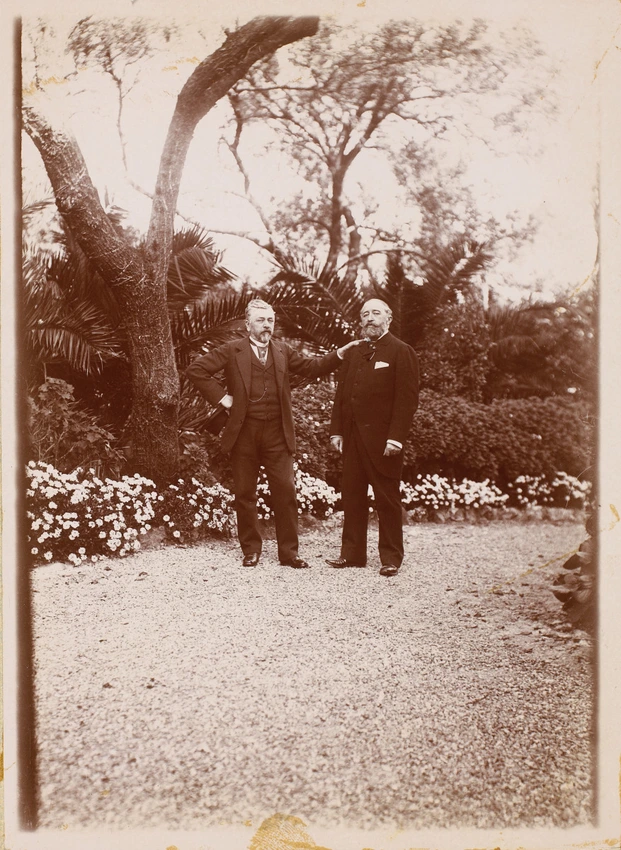 Anonyme - Mr Eiffel et Jules Chartin dans le jardin de la Villa Salles à Beaulie...