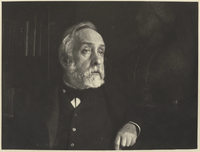 Edgar Degas - Autoportrait dans sa bibliothèque (portrait en buste dans le fond)