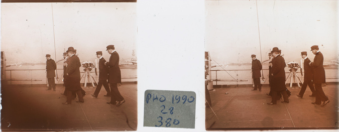 Anonyme - Officiers sur le pont d'un bateau