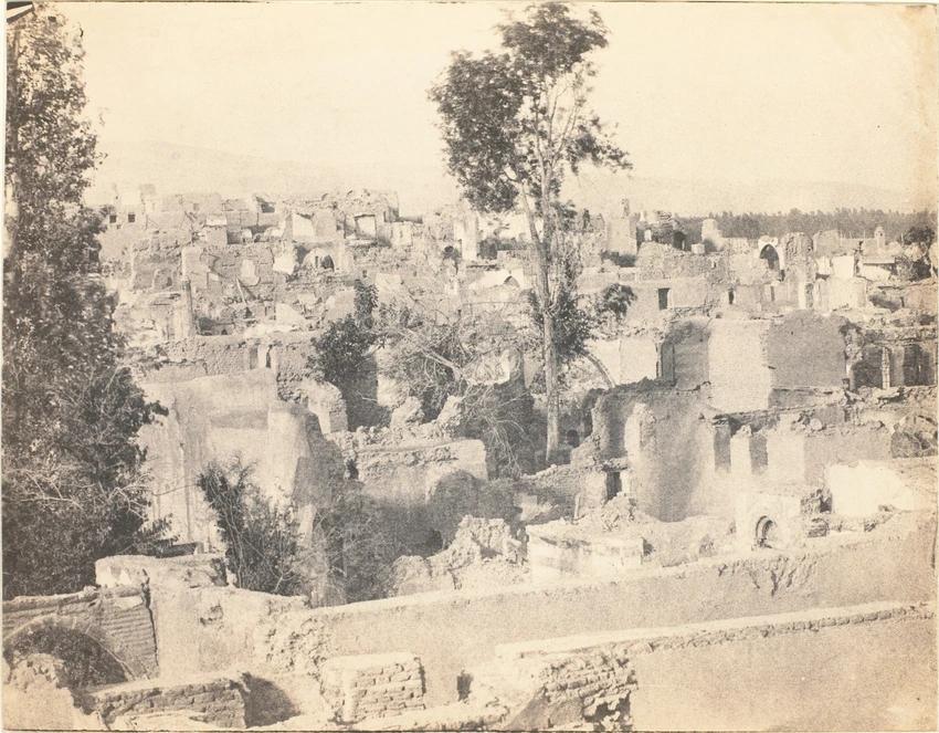 Damas, quartier chrétien incendié, panorama central, maisons en ruines et arbres, 1861 - Henry Sauvaire