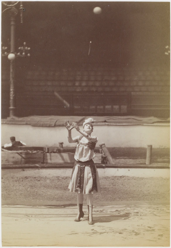 Albert Londe - Hippodrome de l'Alma, jongleuse