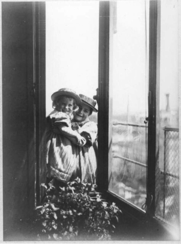 Gabriel Loppé - Zozo et sa soeur Gabrielle, Paris Mai 1894