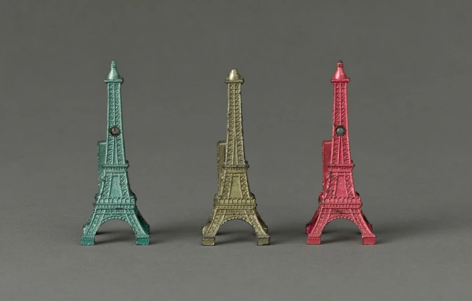 Anonyme - Taille-crayon en forme de tour Eiffel