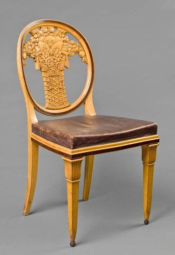 Paul Follot - Chaise à motif de corbeille chargée de fruits et de fleurs stylisé...